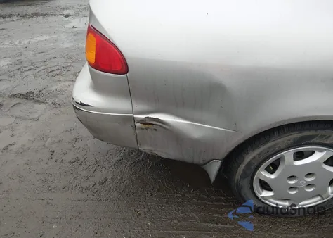 1998 Toyota Corolla Le из США, поврежденный, VIN 2T1BR18E9WC032562